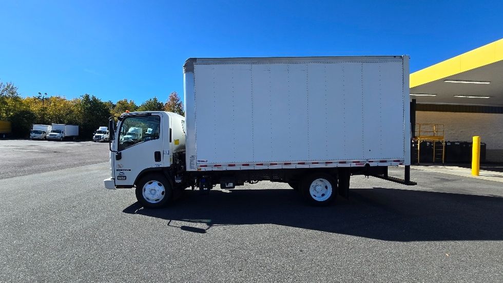 Medium Duty Box Truck-Light and Medium Duty Trucks-Isuzu-2019-NRR-Greensboro-NC-138,218\n\t\tmiles-$ 39,500 - Image 4