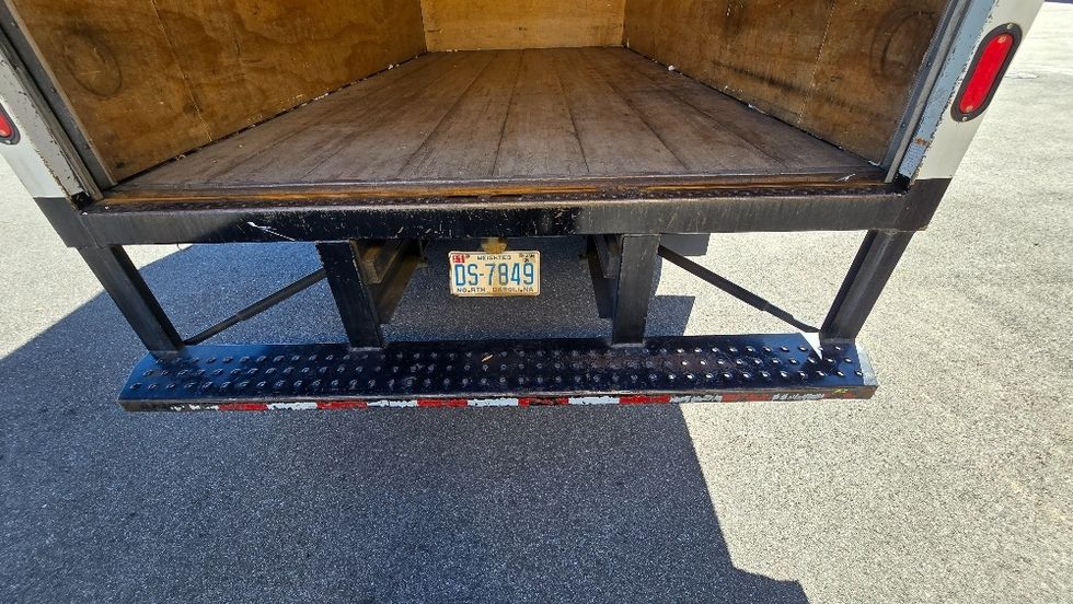Medium Duty Box Truck-Light and Medium Duty Trucks-Isuzu-2019-NRR-Greensboro-NC-138,218\n\t\tmiles-$ 39,500 - Image 9