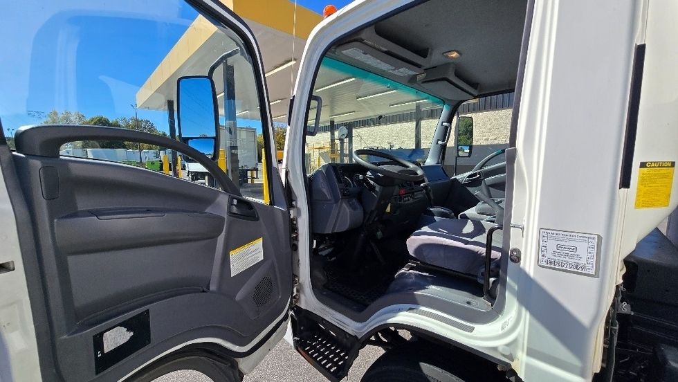 Medium Duty Box Truck-Light and Medium Duty Trucks-Isuzu-2019-NRR-Greensboro-NC-138,982\n\t\tmiles-$ 39,500 - Image 15