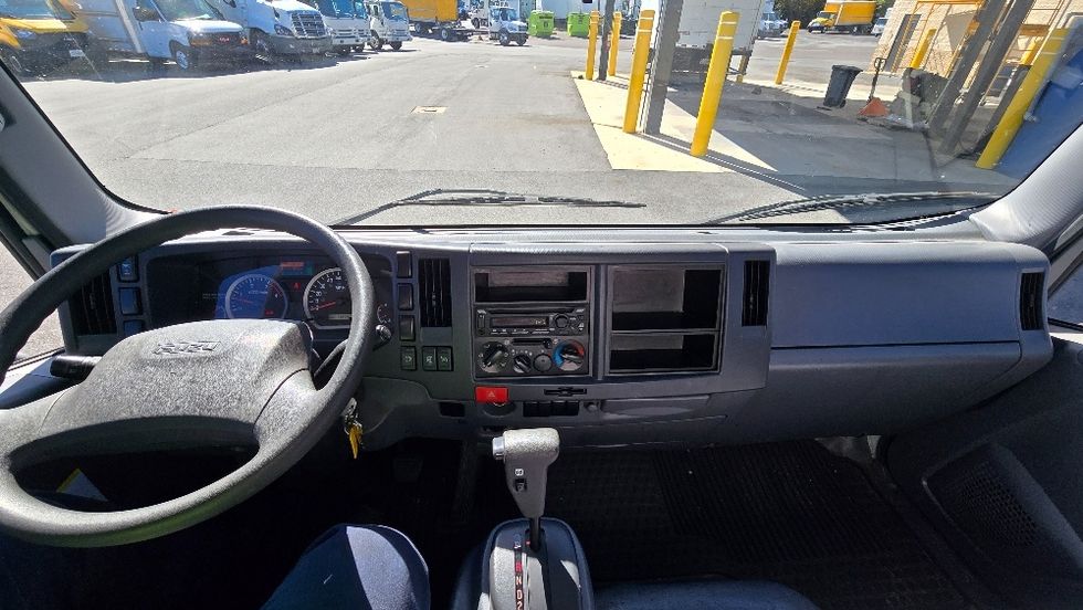 Medium Duty Box Truck-Light and Medium Duty Trucks-Isuzu-2019-NRR-Greensboro-NC-138,982\n\t\tmiles-$ 39,500 - Image 17
