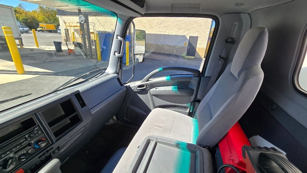 Medium Duty Box Truck-Light and Medium Duty Trucks-Isuzu-2019-NRR-Greensboro-NC-138,982\n\t\tmiles-$ 39,500 - Image 18