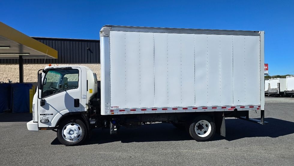 Medium Duty Box Truck-Light and Medium Duty Trucks-Isuzu-2019-NRR-Greensboro-NC-138,982\n\t\tmiles-$ 39,500 - Image 4