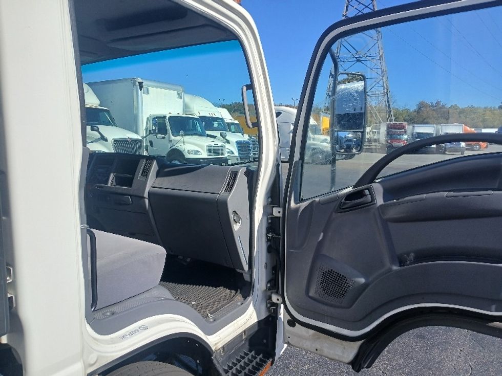Medium Duty Box Truck-Light and Medium Duty Trucks-Isuzu-2019-NRR-Greensboro-NC-139,505\n\t\tmiles-$ 39,500 - Image 19