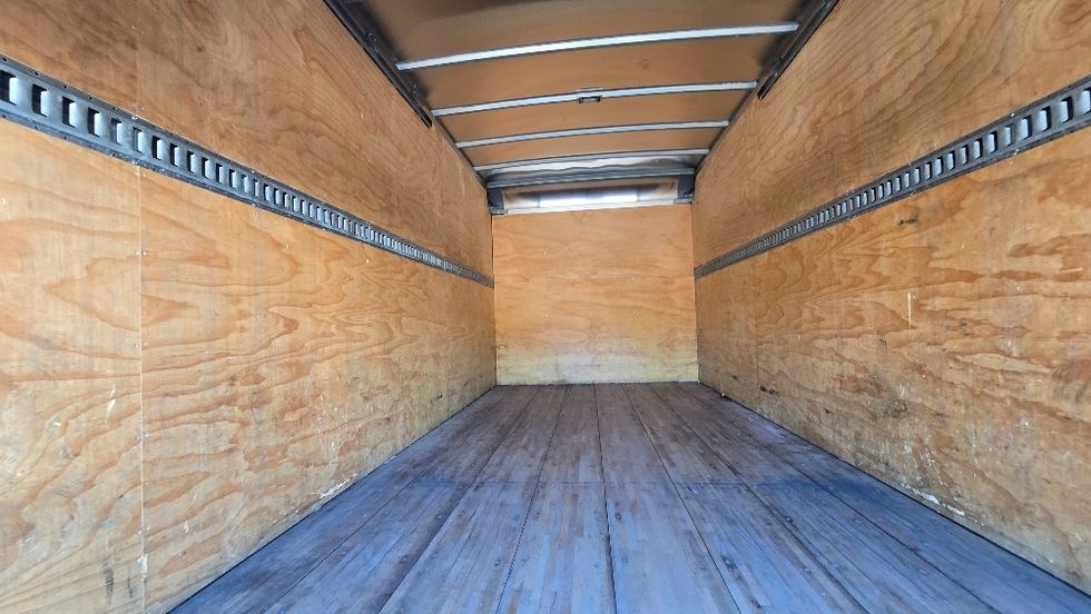 Medium Duty Box Truck-Light and Medium Duty Trucks-Isuzu-2019-NRR-Greensboro-NC-141,065\n\t\tmiles-$ 39,250 - Image 10
