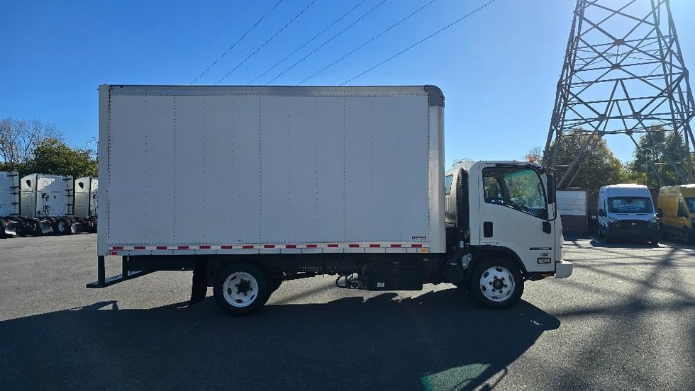 Medium Duty Box Truck-Light and Medium Duty Trucks-Isuzu-2019-NRR-Greensboro-NC-141,065\n\t\tmiles-$ 39,250 - Image 14