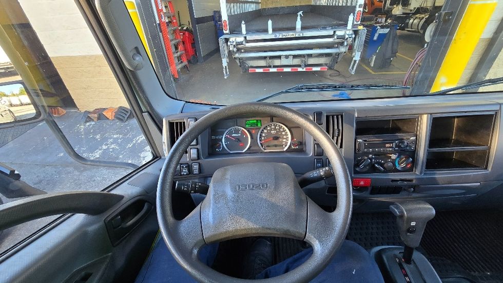 Medium Duty Box Truck-Light and Medium Duty Trucks-Isuzu-2019-NRR-Greensboro-NC-141,065\n\t\tmiles-$ 39,250 - Image 16