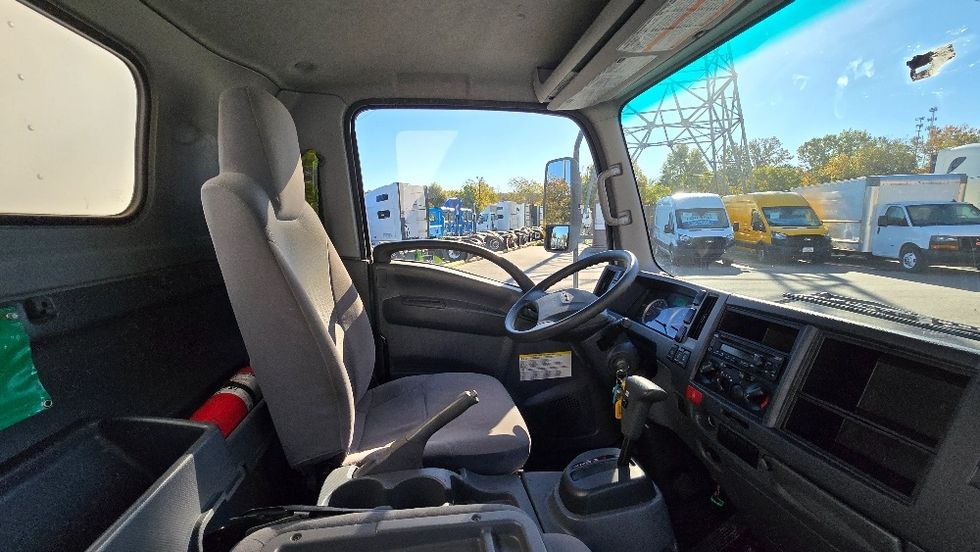 Medium Duty Box Truck-Light and Medium Duty Trucks-Isuzu-2019-NRR-Greensboro-NC-141,065\n\t\tmiles-$ 39,250 - Image 21