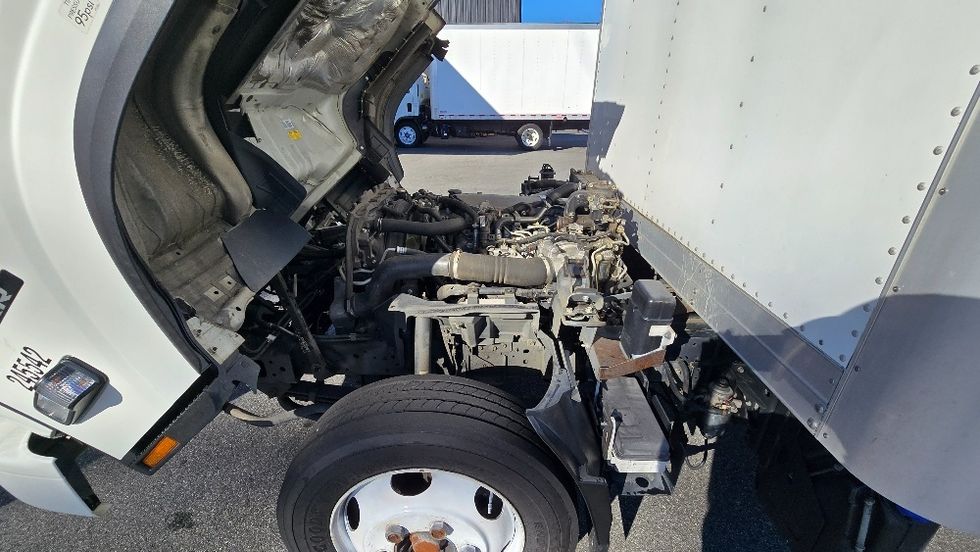 Medium Duty Box Truck-Light and Medium Duty Trucks-Isuzu-2019-NRR-Greensboro-NC-141,065\n\t\tmiles-$ 39,250 - Image 23
