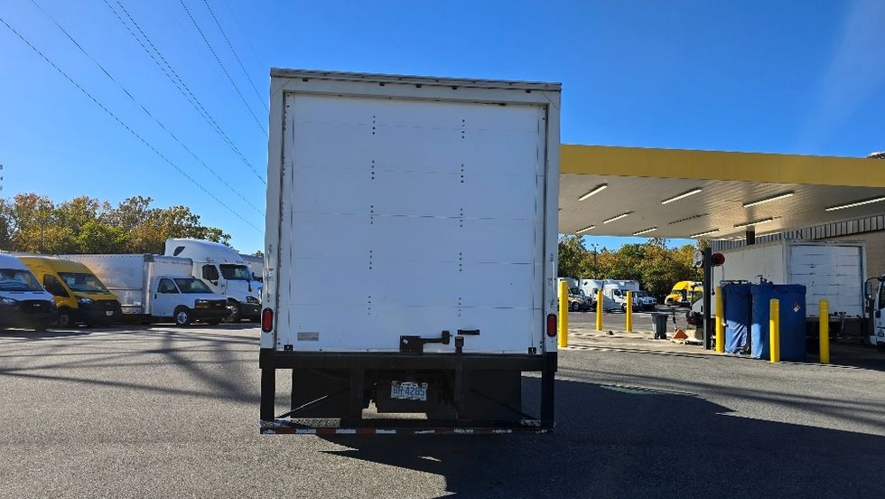 Medium Duty Box Truck-Light and Medium Duty Trucks-Isuzu-2019-NRR-Greensboro-NC-141,065\n\t\tmiles-$ 39,250 - Image 7