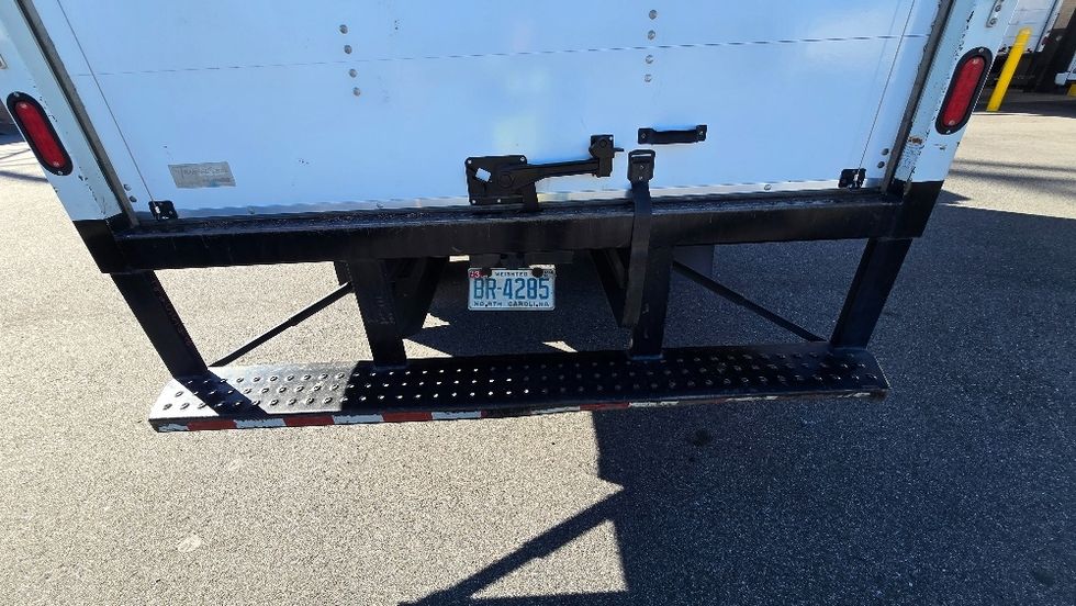 Medium Duty Box Truck-Light and Medium Duty Trucks-Isuzu-2019-NRR-Greensboro-NC-141,065\n\t\tmiles-$ 39,250 - Image 9