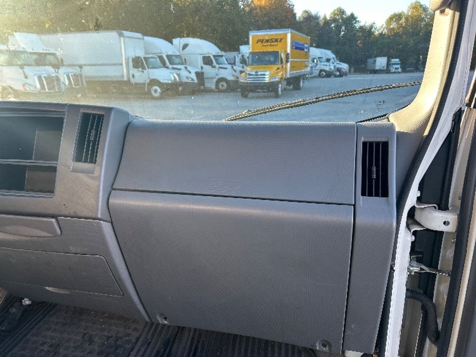 Medium Duty Box Truck-Light and Medium Duty Trucks-Isuzu-2019-NRR-Greensboro-NC-144,580\n\t\tmiles-$ 38,250 - Image 19