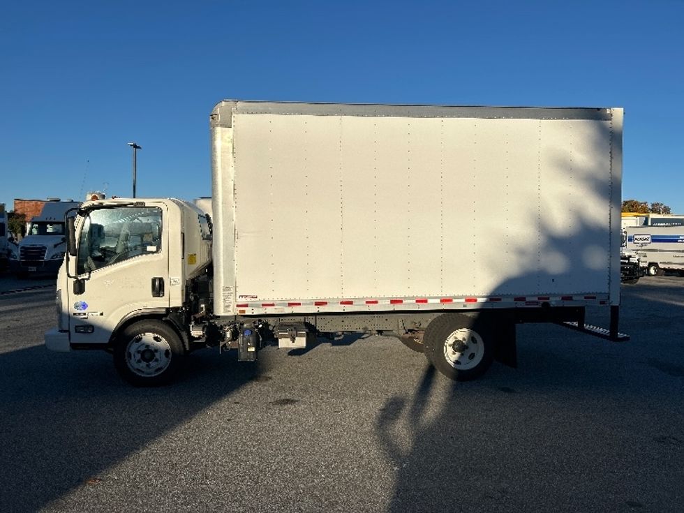 Medium Duty Box Truck-Light and Medium Duty Trucks-Isuzu-2019-NRR-Greensboro-NC-144,580\n\t\tmiles-$ 38,250 - Image 4