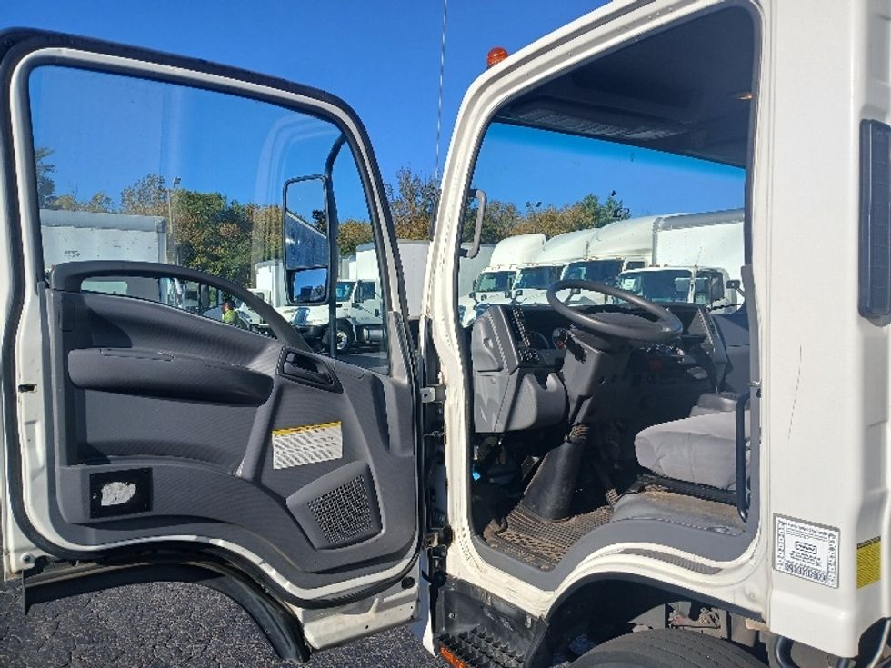 Medium Duty Box Truck-Light and Medium Duty Trucks-Isuzu-2019-NRR-Greensboro-NC-146,721\n\t\tmiles-$ 38,000 - Image 15