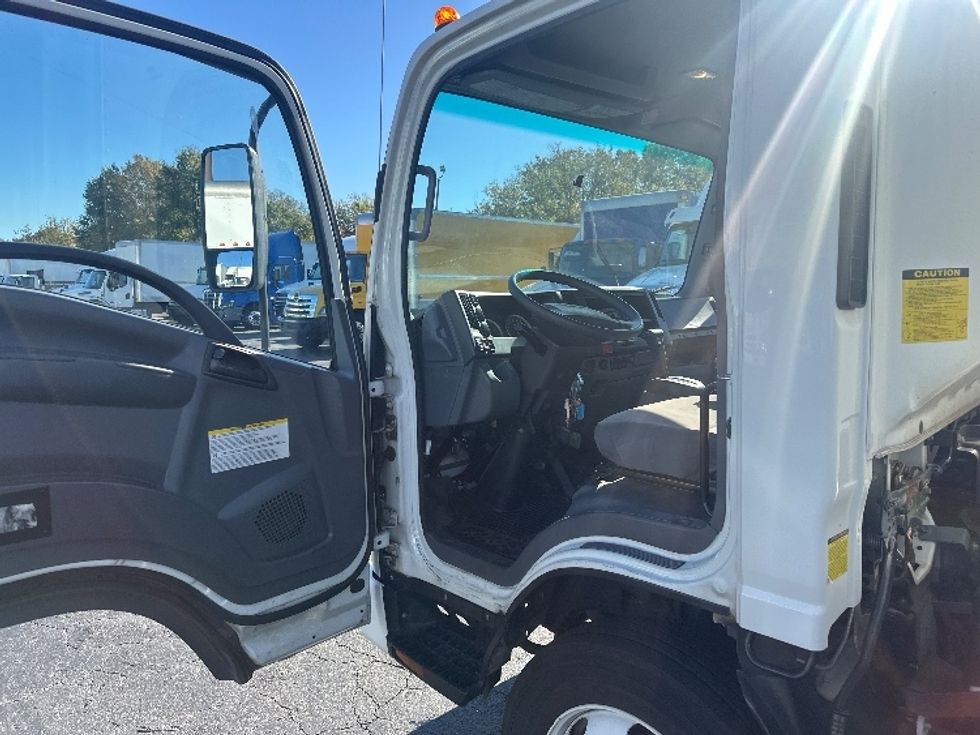 Medium Duty Box Truck-Light and Medium Duty Trucks-Isuzu-2019-NRR-Greensboro-NC-147,163\n\t\tmiles-$ 37,750 - Image 16