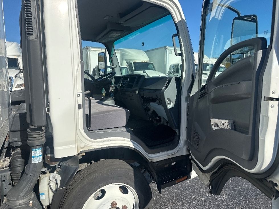 Medium Duty Box Truck-Light and Medium Duty Trucks-Isuzu-2019-NRR-Greensboro-NC-147,163\n\t\tmiles-$ 37,750 - Image 19