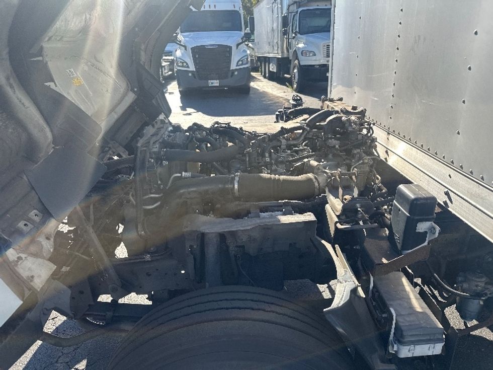 Medium Duty Box Truck-Light and Medium Duty Trucks-Isuzu-2019-NRR-Greensboro-NC-147,163\n\t\tmiles-$ 37,750 - Image 23