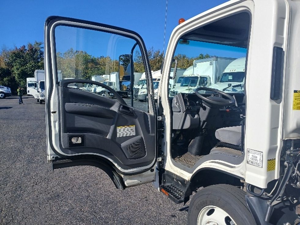 Medium Duty Box Truck-Light and Medium Duty Trucks-Isuzu-2019-NRR-Greensboro-NC-150,394\n\t\tmiles-$ 37,000 - Image 15