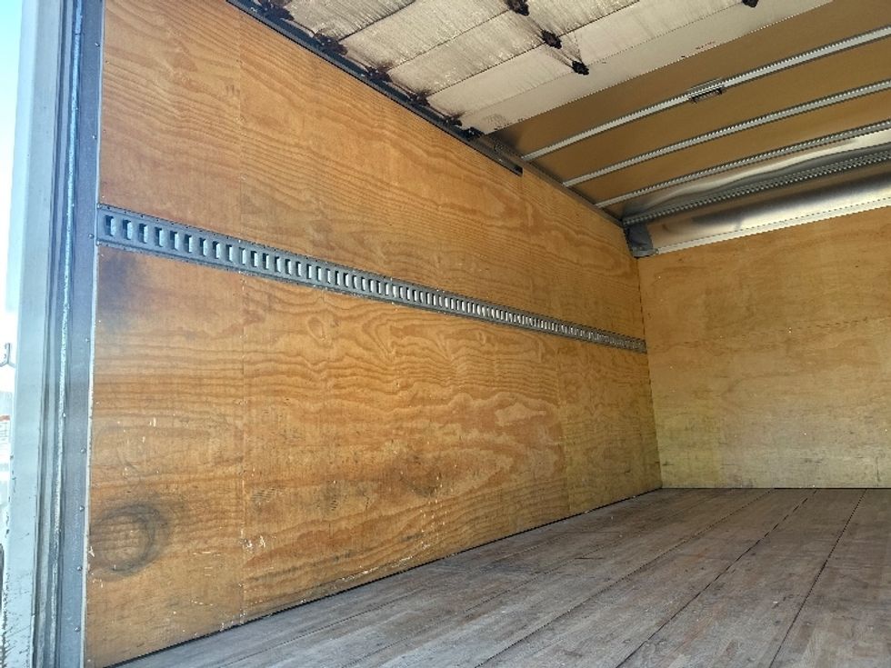 Medium Duty Box Truck-Light and Medium Duty Trucks-Isuzu-2019-NRR-Greensboro-NC-156,648\n\t\tmiles-$ 35,750 - Image 10