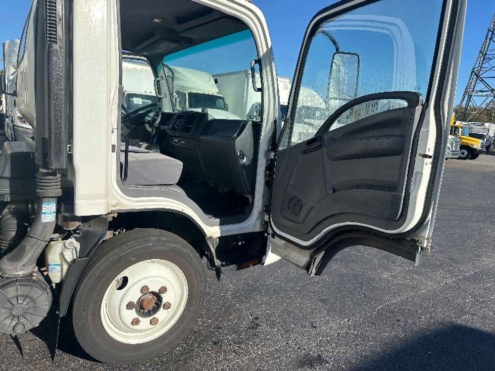 Medium Duty Box Truck-Light and Medium Duty Trucks-Isuzu-2019-NRR-Greensboro-NC-156,648\n\t\tmiles-$ 35,750 - Image 19