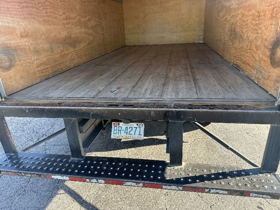 Medium Duty Box Truck-Light and Medium Duty Trucks-Isuzu-2019-NRR-Greensboro-NC-156,648\n\t\tmiles-$ 35,750 - Image 9