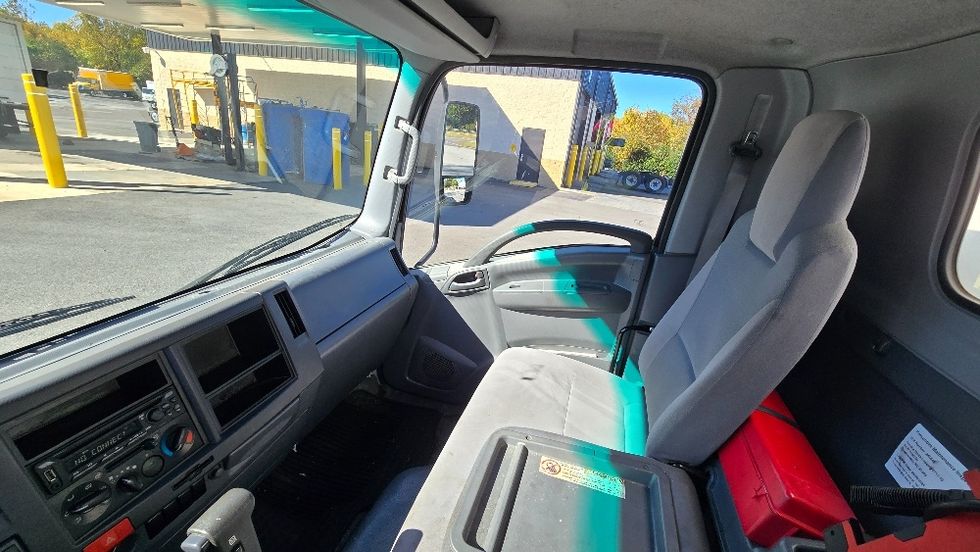 Medium Duty Box Truck-Light and Medium Duty Trucks-Isuzu-2019-NRR-Greensboro-NC-180,047\n\t\tmiles-$ 30,500 - Image 18