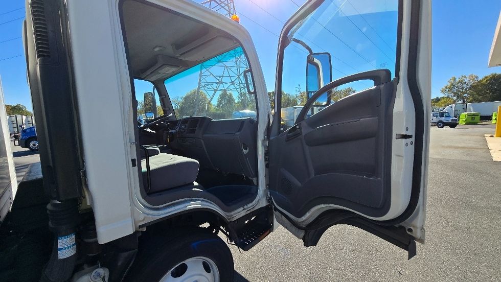 Medium Duty Box Truck-Light and Medium Duty Trucks-Isuzu-2019-NRR-Greensboro-NC-180,047\n\t\tmiles-$ 30,500 - Image 19