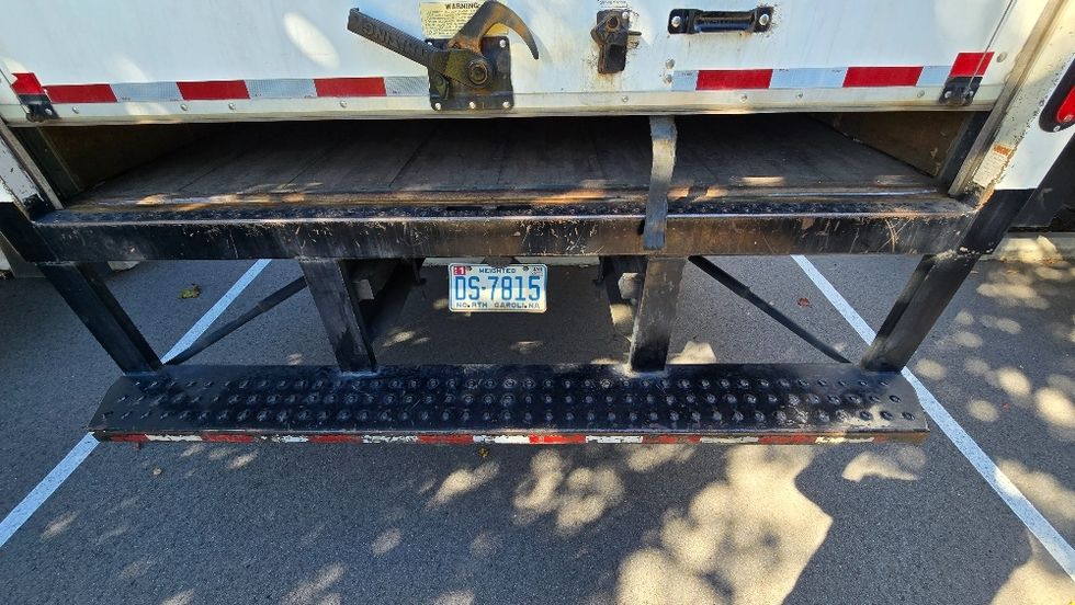 Medium Duty Box Truck-Light and Medium Duty Trucks-Isuzu-2019-NRR-Greensboro-NC-180,047\n\t\tmiles-$ 30,500 - Image 9