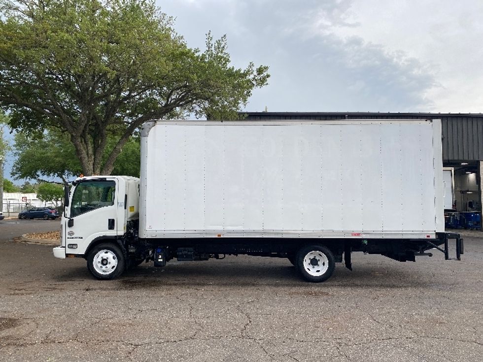 2019 Isuzu NRR Medium Duty Box Truck