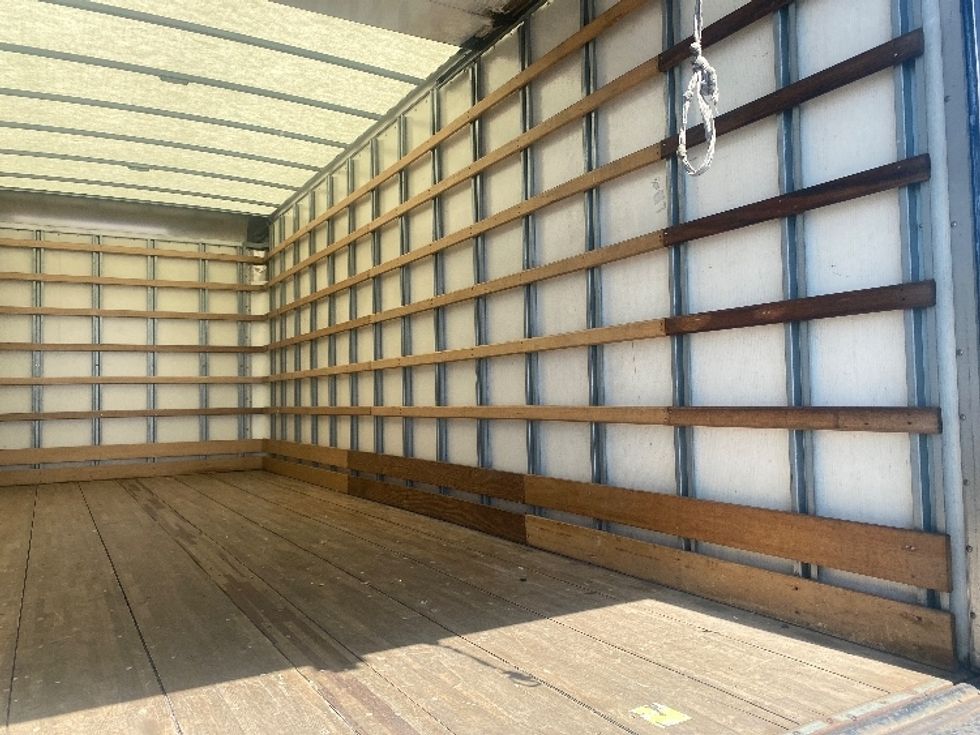 Medium Duty Box Truck-Light and Medium Duty Trucks-Isuzu-2019-NRR-Kent-WA-108,125\n\t\tmiles-$ 44,000 - Image 12