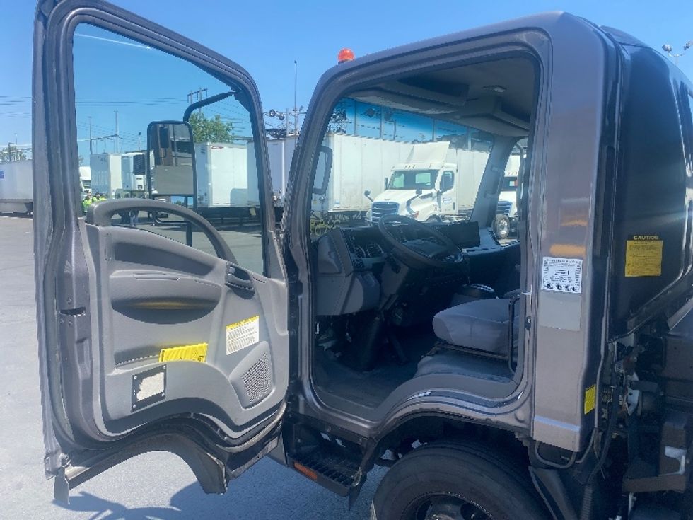 Medium Duty Box Truck-Light and Medium Duty Trucks-Isuzu-2019-NRR-Kent-WA-108,125\n\t\tmiles-$ 44,000 - Image 16