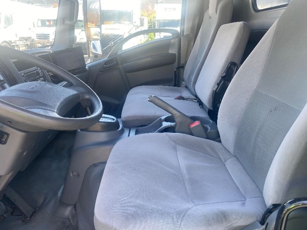 Medium Duty Box Truck-Light and Medium Duty Trucks-Isuzu-2019-NRR-Kent-WA-108,125\n\t\tmiles-$ 44,000 - Image 19