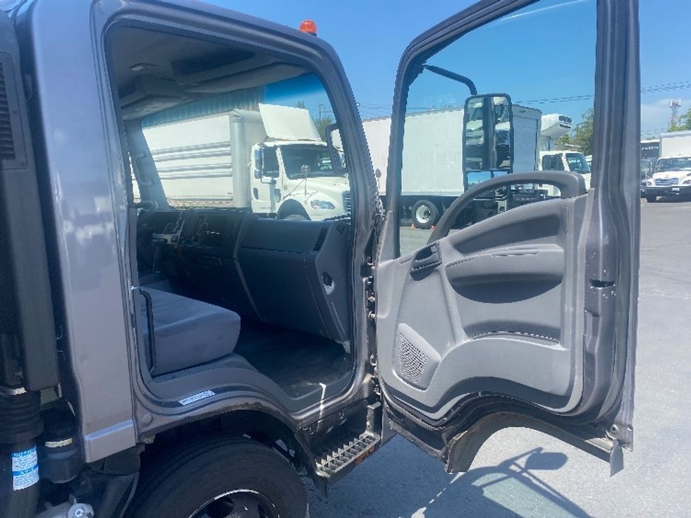Medium Duty Box Truck-Light and Medium Duty Trucks-Isuzu-2019-NRR-Kent-WA-108,125\n\t\tmiles-$ 44,000 - Image 20