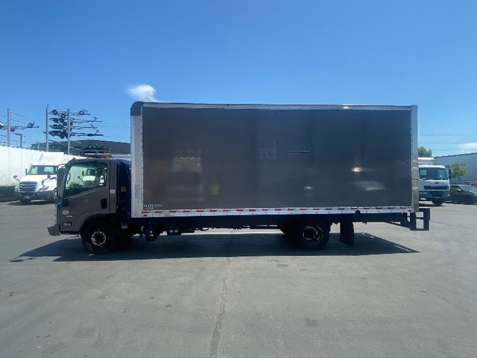 Medium Duty Box Truck-Light and Medium Duty Trucks-Isuzu-2019-NRR-Kent-WA-108,125\n\t\tmiles-$ 44,000 - Image 4