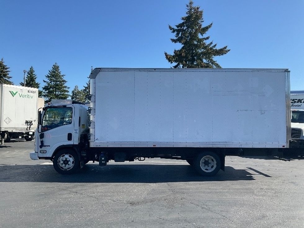 Medium Duty Box Truck-Light and Medium Duty Trucks-Isuzu-2019-NRR-Kent-WA-113,534\n\t\tmiles-$ 40,500 - Image 4