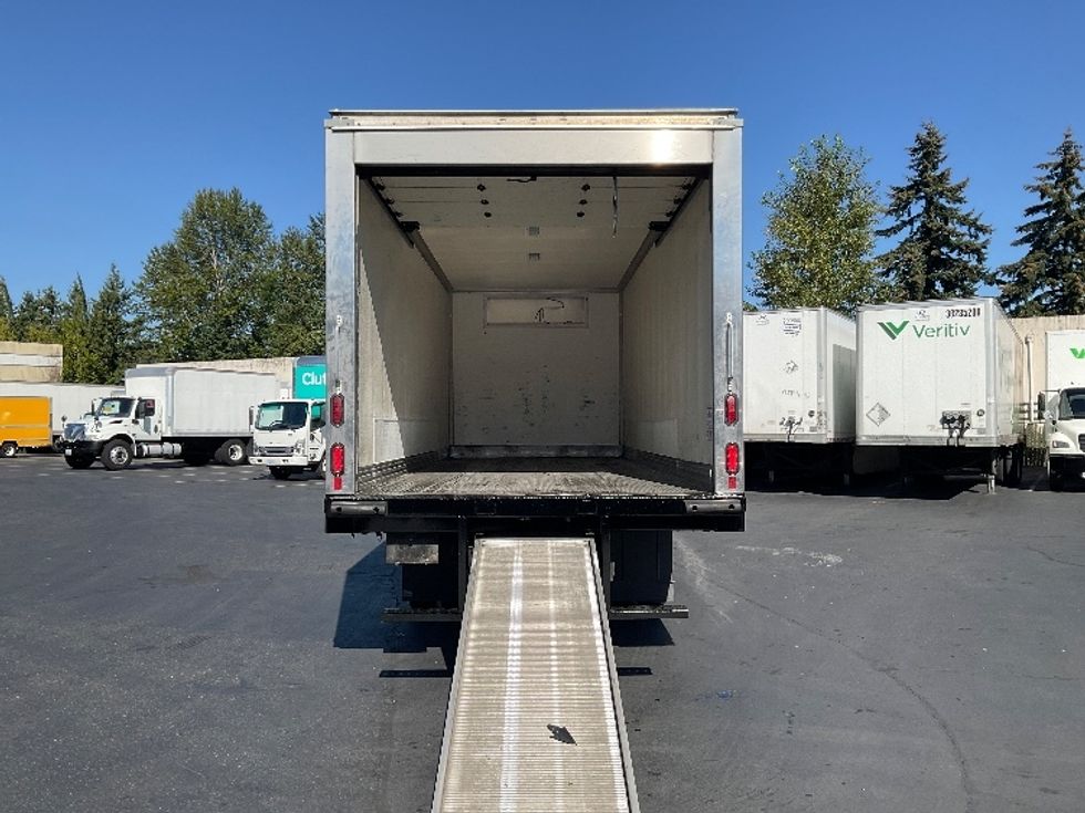 Medium Duty Box Truck-Light and Medium Duty Trucks-Isuzu-2019-NRR-Kent-WA-113,534\n\t\tmiles-$ 40,500 - Image 9