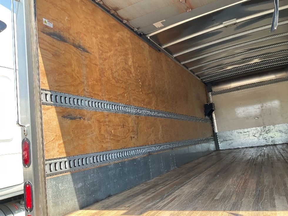 Medium Duty Box Truck-Light and Medium Duty Trucks-Isuzu-2019-NRR-Lancaster-PA-228,000\n\t\tmiles-$ 21,000 - Image 11