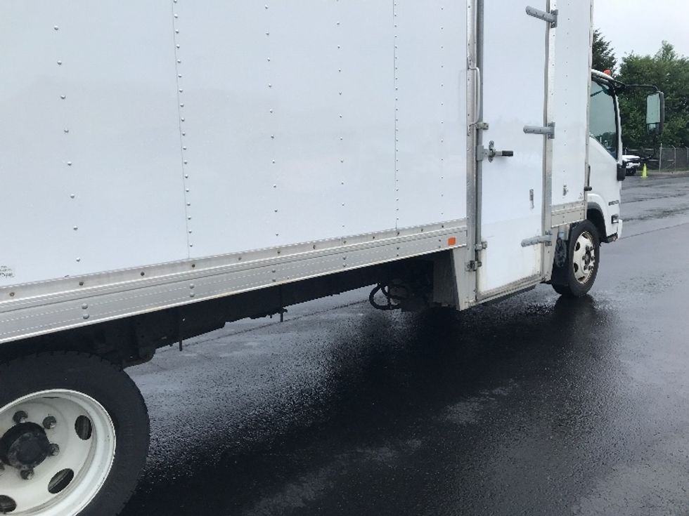Medium Duty Box Truck-Light and Medium Duty Trucks-Isuzu-2019-NRR-Lancaster-PA-228,000\n\t\tmiles-$ 21,000 - Image 14
