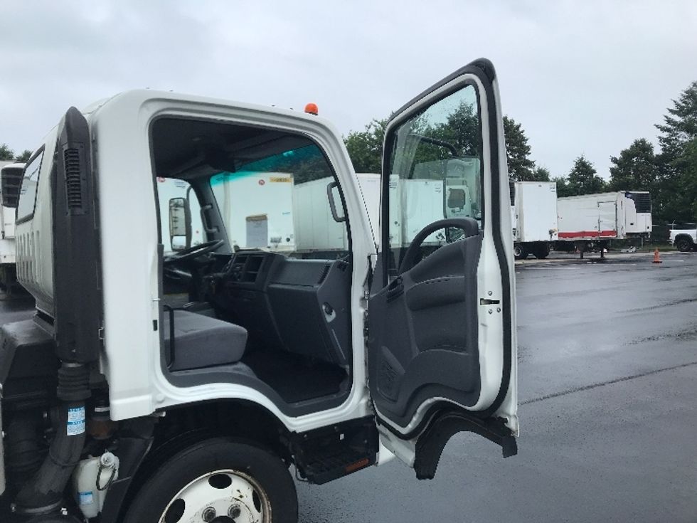 Medium Duty Box Truck-Light and Medium Duty Trucks-Isuzu-2019-NRR-Lancaster-PA-228,000\n\t\tmiles-$ 21,000 - Image 20