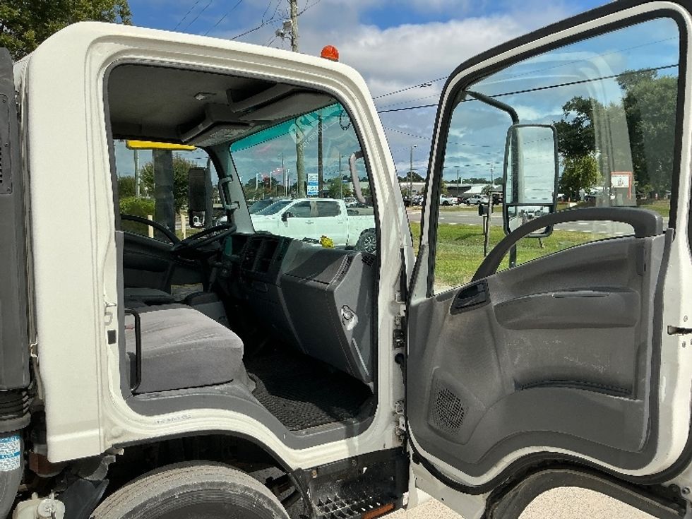 Medium Duty Box Truck-Light and Medium Duty Trucks-Isuzu-2019-NRR-Mebane-NC-122,282\n\t\tmiles-$ 44,250 - Image 20