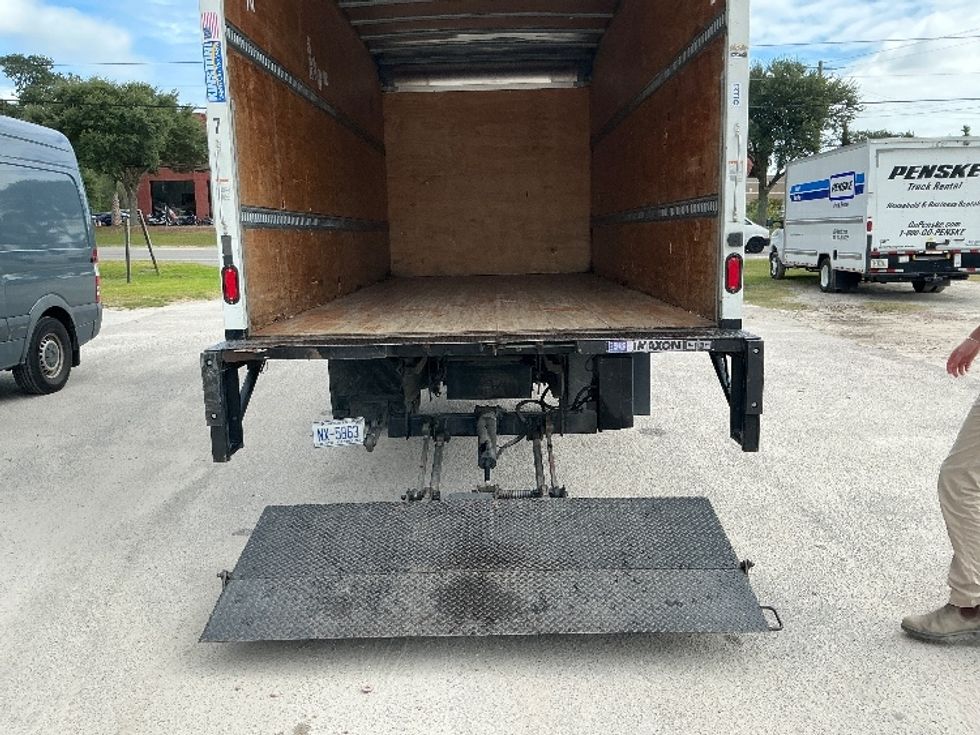 Medium Duty Box Truck-Light and Medium Duty Trucks-Isuzu-2019-NRR-Mebane-NC-122,282\n\t\tmiles-$ 44,250 - Image 9