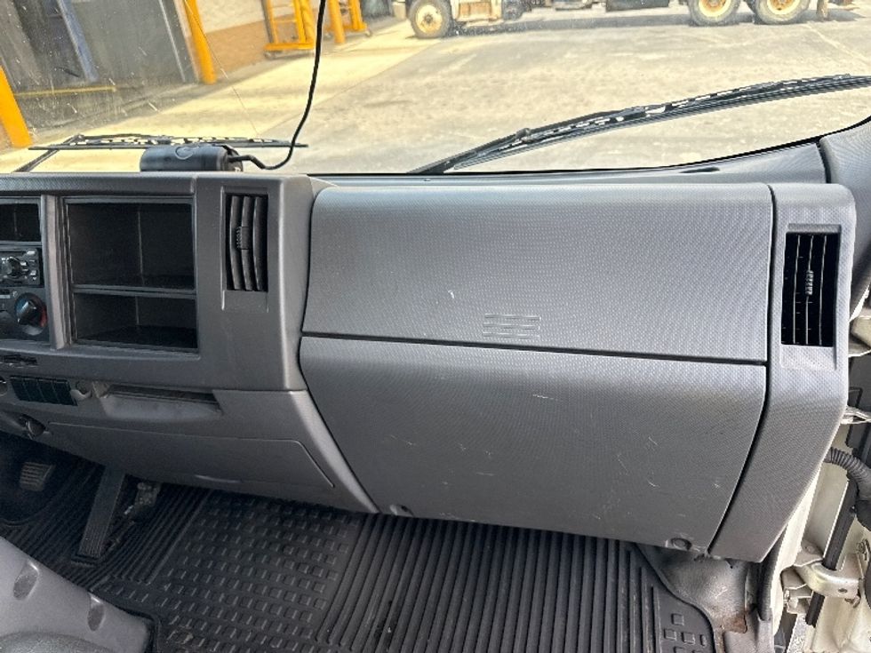 Medium Duty Box Truck-Light and Medium Duty Trucks-Isuzu-2019-NRR-Mobile-AL-109,917\n\t\tmiles-$ 45,750 - Image 21