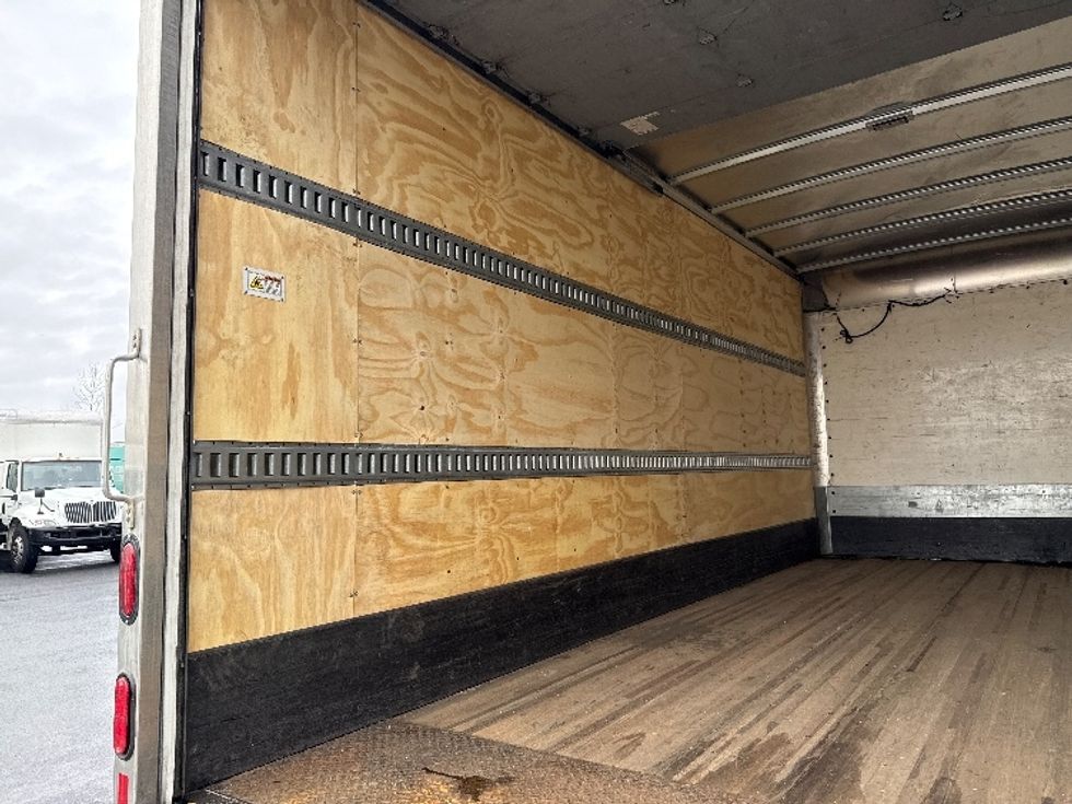 Medium Duty Box Truck-Light and Medium Duty Trucks-Isuzu-2019-NRR-Philadelphia-PA-163,013\n\t\tmiles-$ 33,750 - Image 11