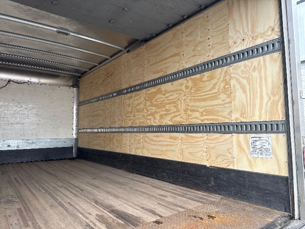 Medium Duty Box Truck-Light and Medium Duty Trucks-Isuzu-2019-NRR-Philadelphia-PA-163,013\n\t\tmiles-$ 33,750 - Image 12