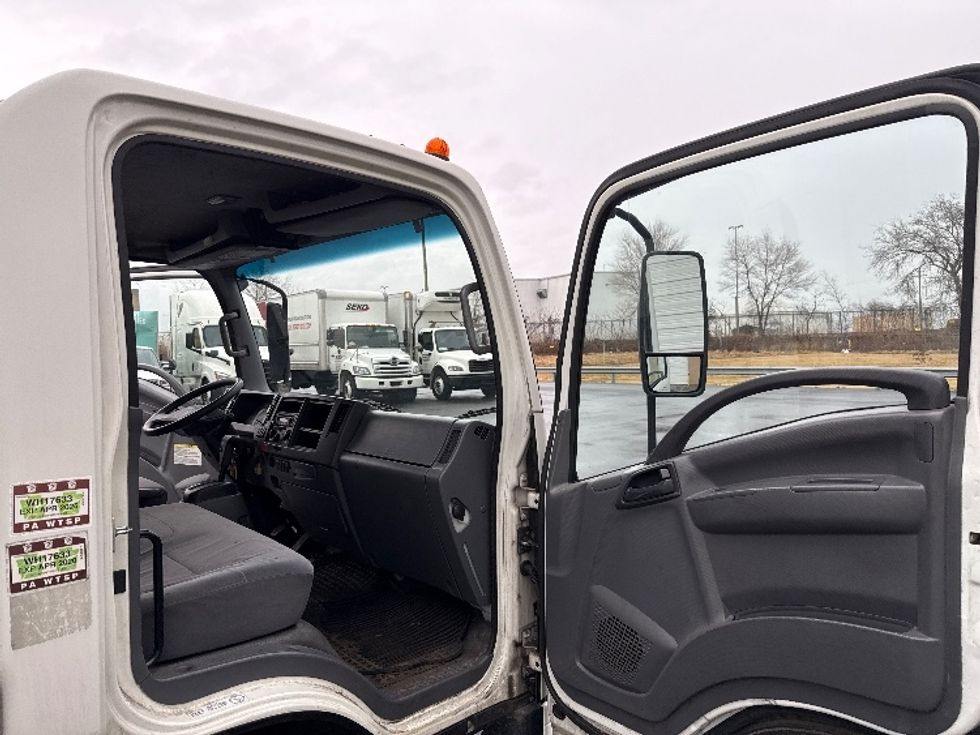 Medium Duty Box Truck-Light and Medium Duty Trucks-Isuzu-2019-NRR-Philadelphia-PA-163,013\n\t\tmiles-$ 33,750 - Image 20