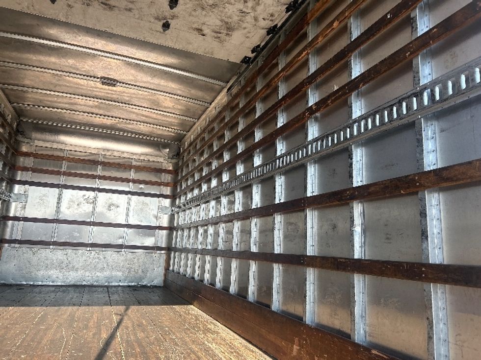 Medium Duty Box Truck-Light and Medium Duty Trucks-Isuzu-2019-NRR-Torrance-CA-109,678\n\t\tmiles-$ 43,750 - Image 12