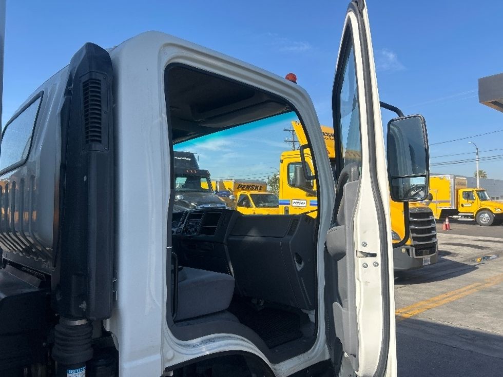Medium Duty Box Truck-Light and Medium Duty Trucks-Isuzu-2019-NRR-Torrance-CA-109,678\n\t\tmiles-$ 43,750 - Image 20