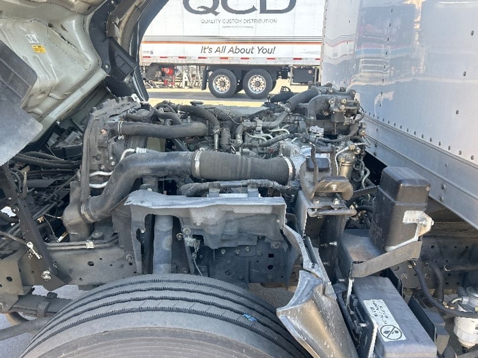 Medium Duty Box Truck-Light and Medium Duty Trucks-Isuzu-2019-NRR-Torrance-CA-109,678\n\t\tmiles-$ 43,750 - Image 24