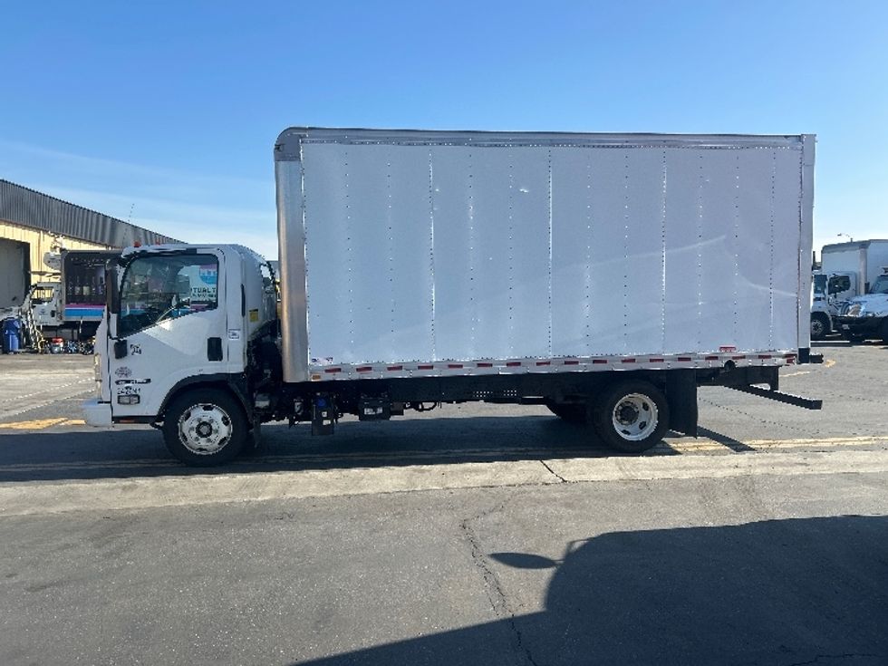 Medium Duty Box Truck-Light and Medium Duty Trucks-Isuzu-2019-NRR-Torrance-CA-109,678\n\t\tmiles-$ 43,750 - Image 4
