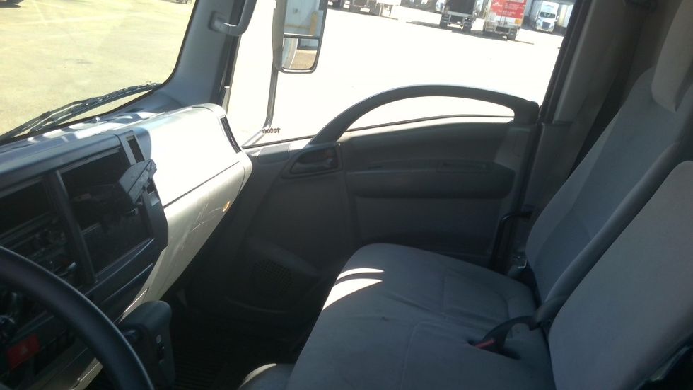 Medium Duty Box Truck-Light and Medium Duty Trucks-Isuzu-2019-NRR-Tracy-CA-111,550\n\t\tmiles-$ 44,500 - Image 19