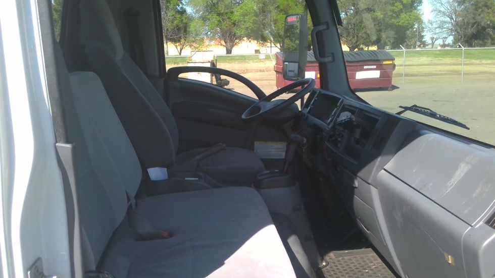 Medium Duty Box Truck-Light and Medium Duty Trucks-Isuzu-2019-NRR-Tracy-CA-111,550\n\t\tmiles-$ 44,500 - Image 22